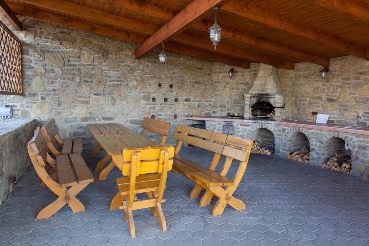Privat Julia Hotel Vrbov Exterior photo