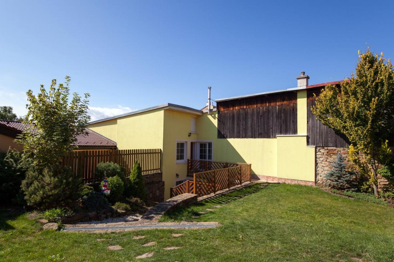 Privat Julia Hotel Vrbov Exterior photo