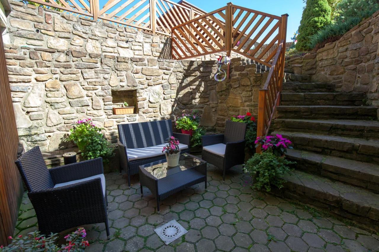 Privat Julia Hotel Vrbov Exterior photo