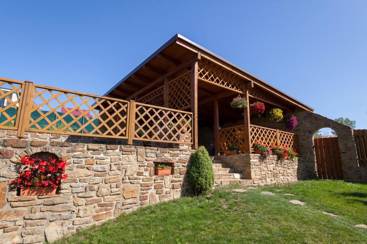 Privat Julia Hotel Vrbov Exterior photo