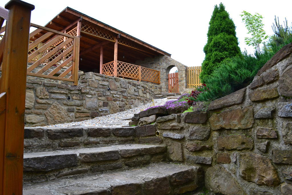 Privat Julia Hotel Vrbov Exterior photo