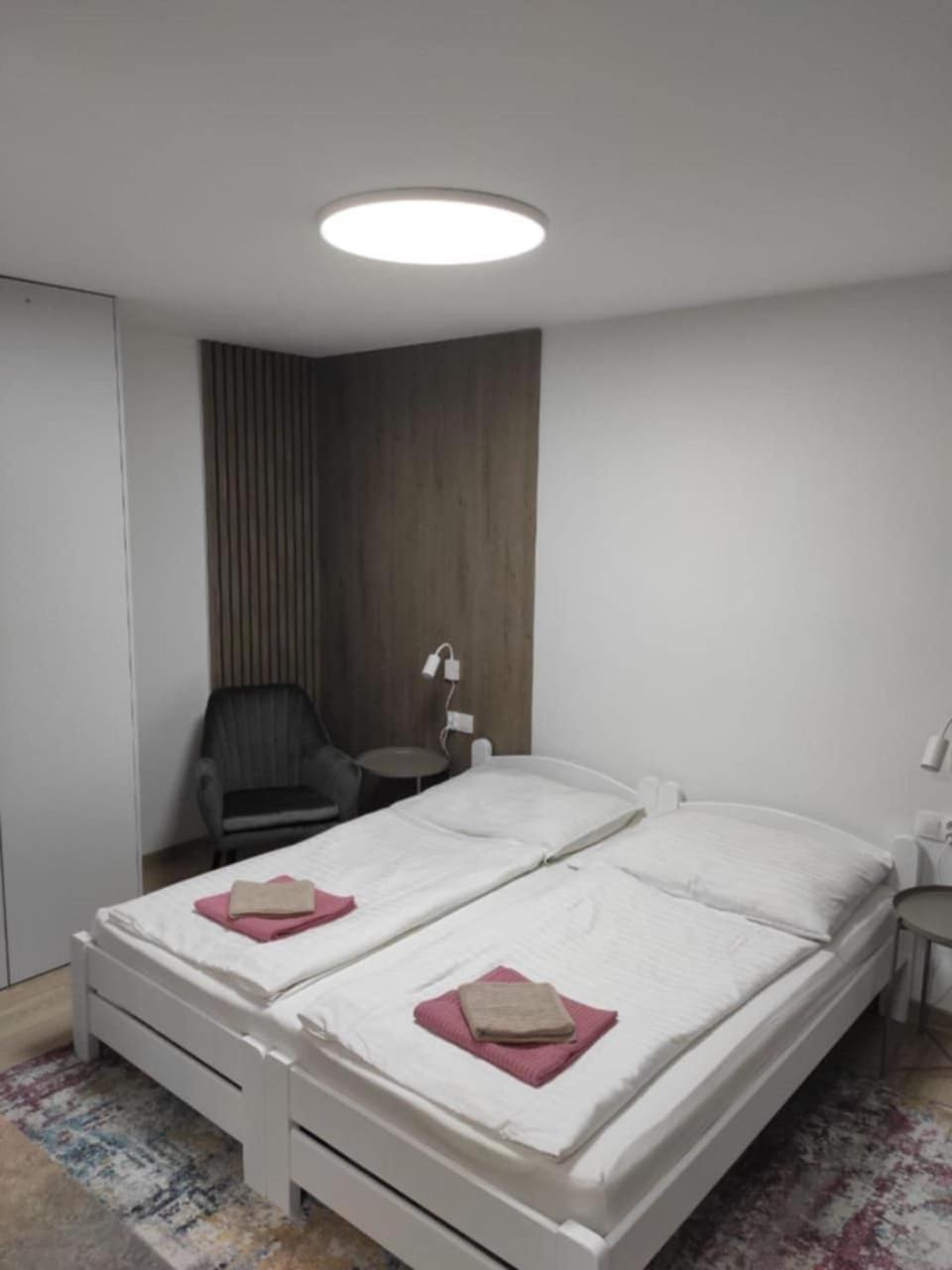 Privat Julia Hotel Vrbov Exterior photo