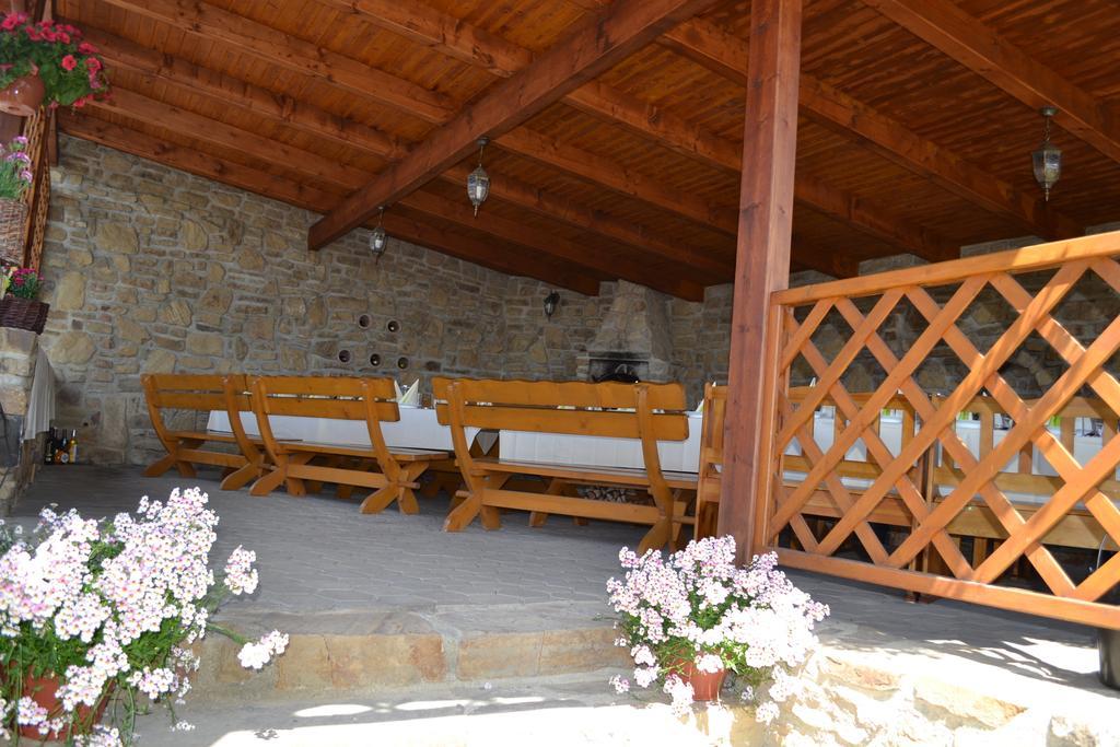Privat Julia Hotel Vrbov Exterior photo