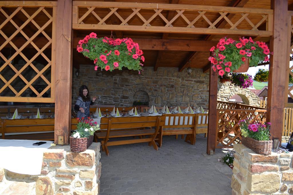 Privat Julia Hotel Vrbov Exterior photo